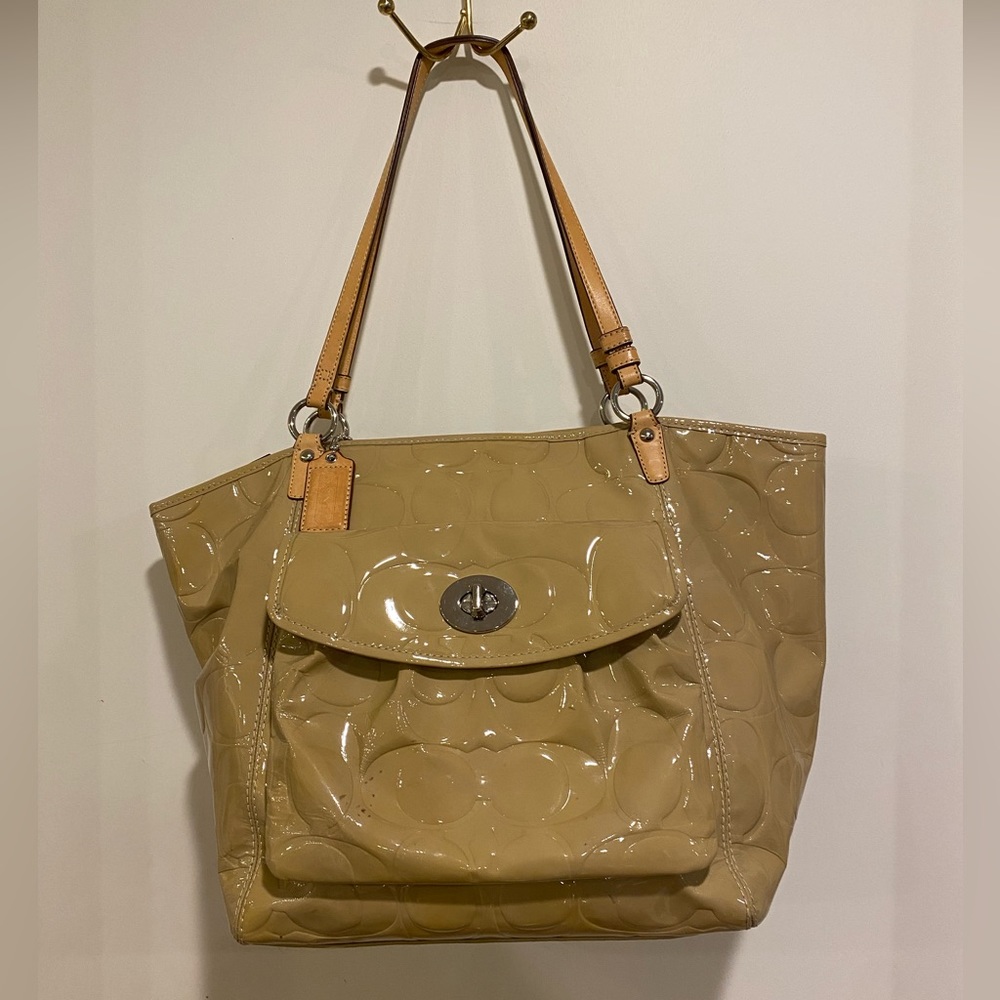 Coach patent leather beige tote with zipper top and front and back pocket